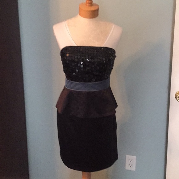 Sequined cocktail dress. Size Medium - Picture 1 of 5